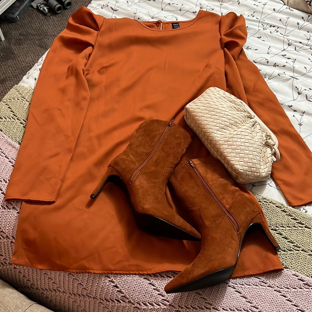 Beautiful, simple, burnt orange, puff sleeve dress **dress only**see other posts